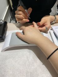 -漫画美甲美睫轻奢馆