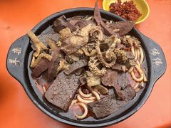 -伟伟羊杂馆