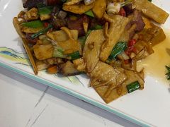 -阿瓦山寨·湘菜现炒·剁椒鱼头王(咸阳总店)