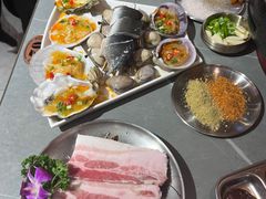 -围炉肉舍•炭烤活鳗•丹东海鲜烤肉(步行街店)