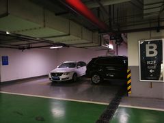 -飞洲国际广场-地下停车库