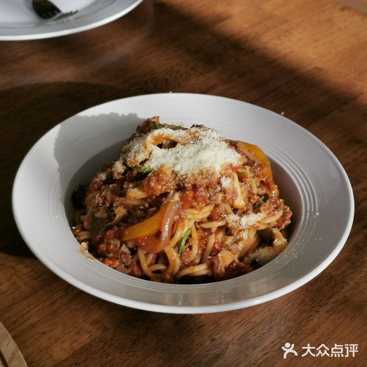不一会儿我们的晚餐就上了桌。这家店已经开了十年