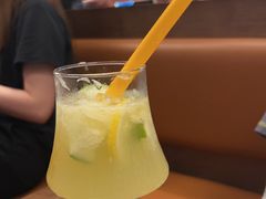 招牌香槟柠檬气泡-一沙一城·岩烤牛扒(深圳首店)