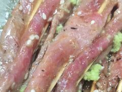 -何妹湿辣牛肉·粤式烧烤砂煲(桂雅路店)