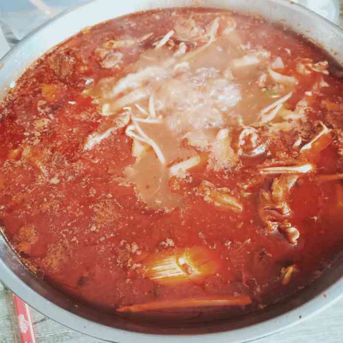 「隔板肉火锅」是我目前吃过最特别的火锅了.