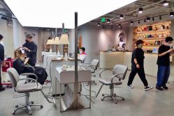 -变画·发型STUDIO