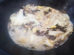 -粘豆包柴火铁锅炖