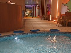 -涨巢·潮玩水疗局