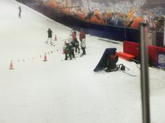 -乔波室内滑雪场
