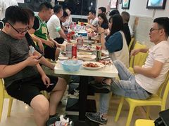 等位区-一起吃小龙虾·海鲜(海珠店)