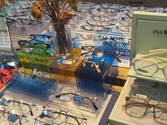 -天空之镜眼镜店蔡司依视路配镜授权零售店(望京颐堤港店)
