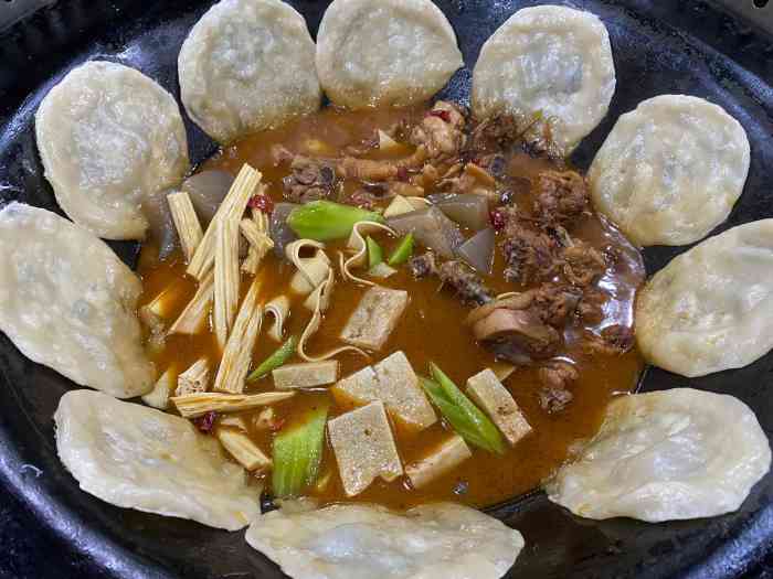 大灶台地锅鸡-"个人感觉味道一般,不过去吃饭的人还挺多的.