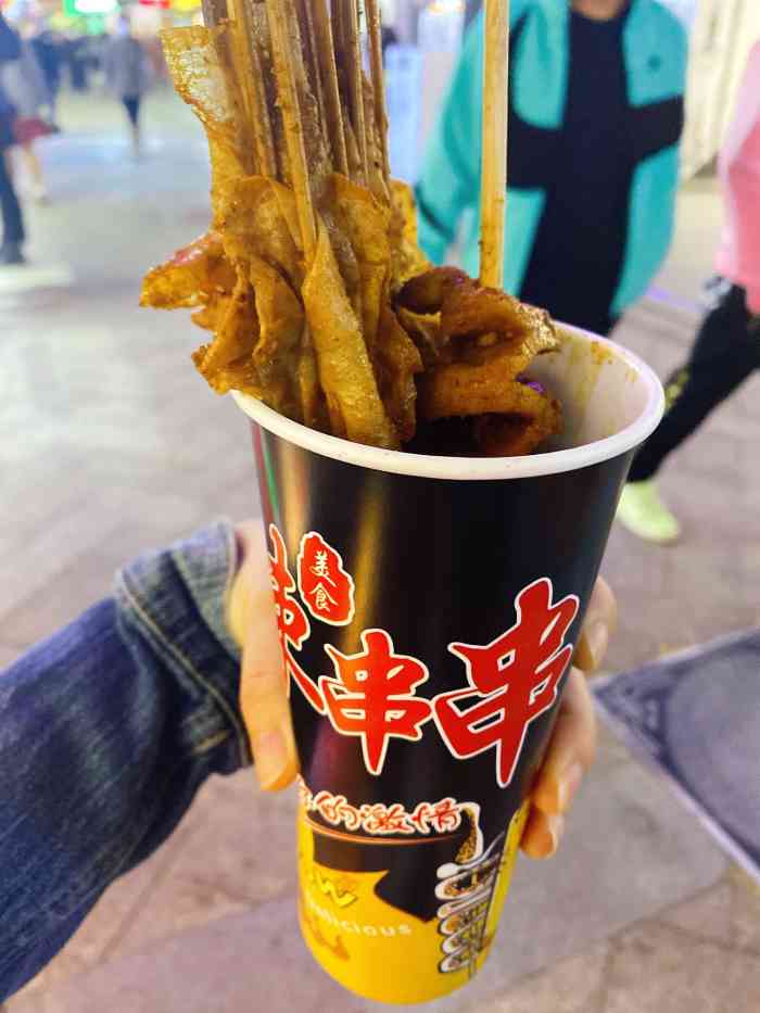 泼辣姐绝味烤面筋(火车头步行街店)-"地址就在火车头步行街中间小广场