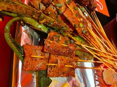 -何师烧烤·小龙虾·江湖川菜·精酿啤酒(中铁西城店)