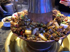 -沪小二炭火蛙锅(淮海中路美食不夜城店)