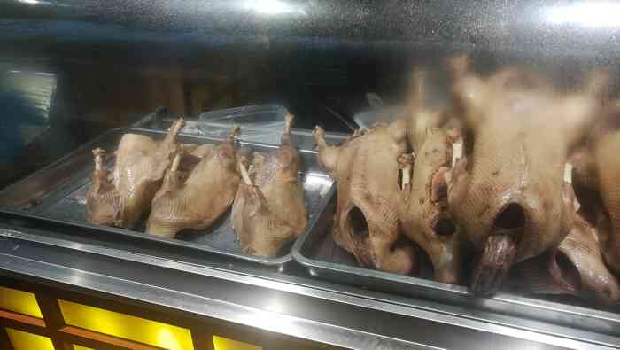 鹅村长扬州老鹅-"在东关街的旁边一条街上,算是东关街的一个.