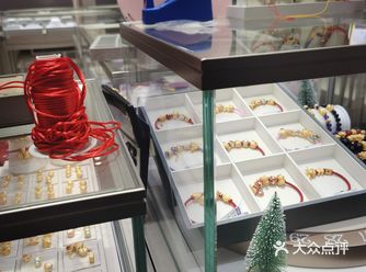 之前买了一个珠宝 不过链子很不合适 这次来看电影