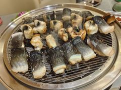 -围炉肉舍•炭烤活鳗•丹东海鲜烤肉(步行街店)