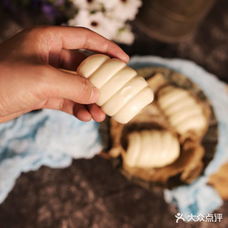 像云朵一样肥嘟嘟的香肠卷，你喜欢这样的早餐吗？