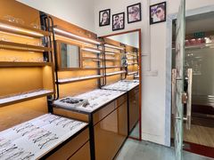 -罗伯特眼镜·蔡司官方授权(罗湖国贸店)