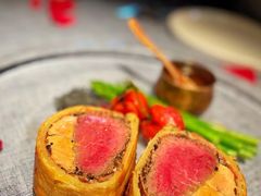 惠灵顿牛排-弦月窗LUNETTE BY AMANDA(复兴路店)