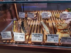 -天井·丑面包搭咖啡