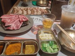 -草家酱蟹炭火烤肉店(珲春南路一店)