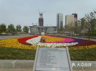 彩带岛公园位于响螺湾商务区东侧，总占地面积约33万平