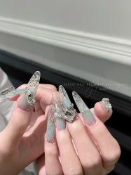 -花岐款式专研健康美甲沙龙