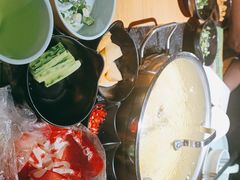 -洪氏嗨捞·广东猪肚鸡·椰子鸡火锅(西咸万象城店)