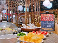 自助取餐区-日进一片海.生腌海鲜火锅.宵夜烧烤(三里屯总店)