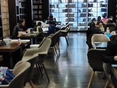 -钟书阁(松江泰晤士小镇店)