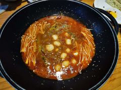 黄辣丁鲜鱼锅-小小河边鱼(天润城店)