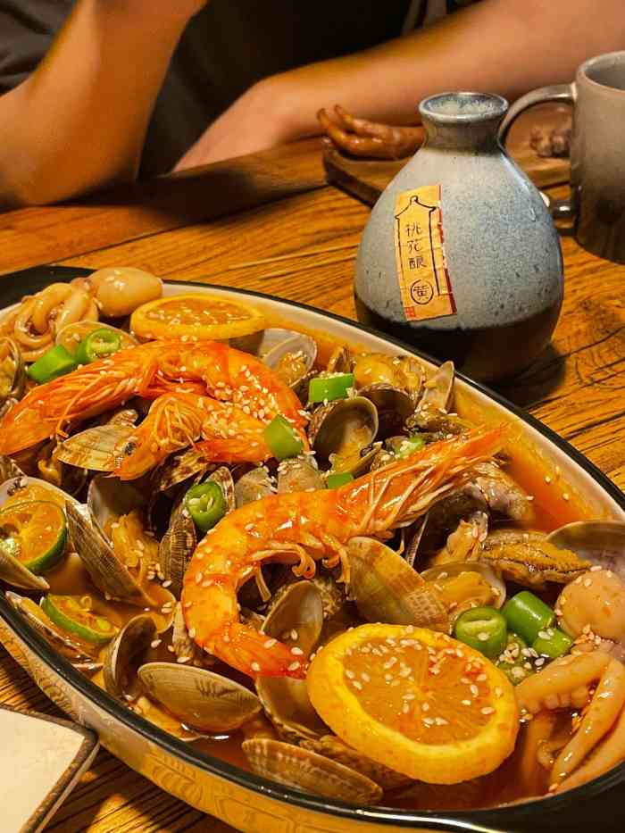 长亭外古道边芳草碧连天名字取得真好一家小酒馆很安