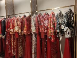 -藤薰定制中式嫁衣礼服旗袍店