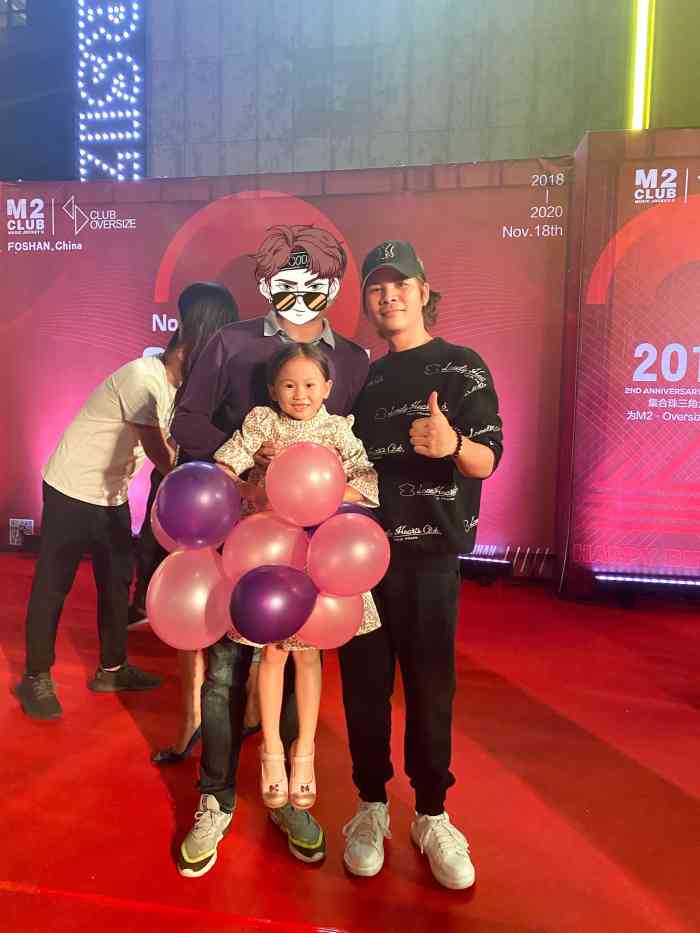 m2 oversize-"在佛山,朋友非要二场,吃完饭到处转悠,看.