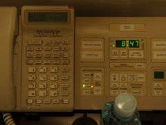 主卧的电话以及房间控制系统-王府半岛酒店