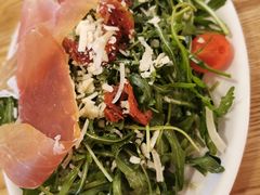芝麻菜火腿沙拉-城市大道红炉披萨烘焙坊