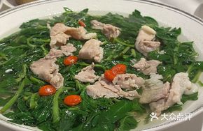 Apple and Pork Broth Steamed Goji Greens