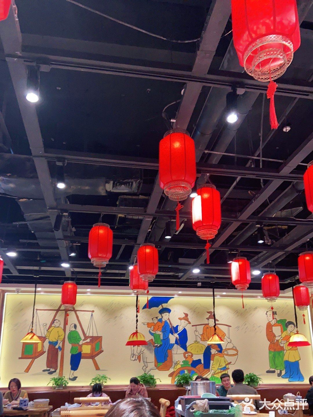 门口还有免费的小吃，可以随便吃