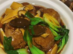 砂锅手工狮子头-渝信川菜 · 川味家常菜(长安店)