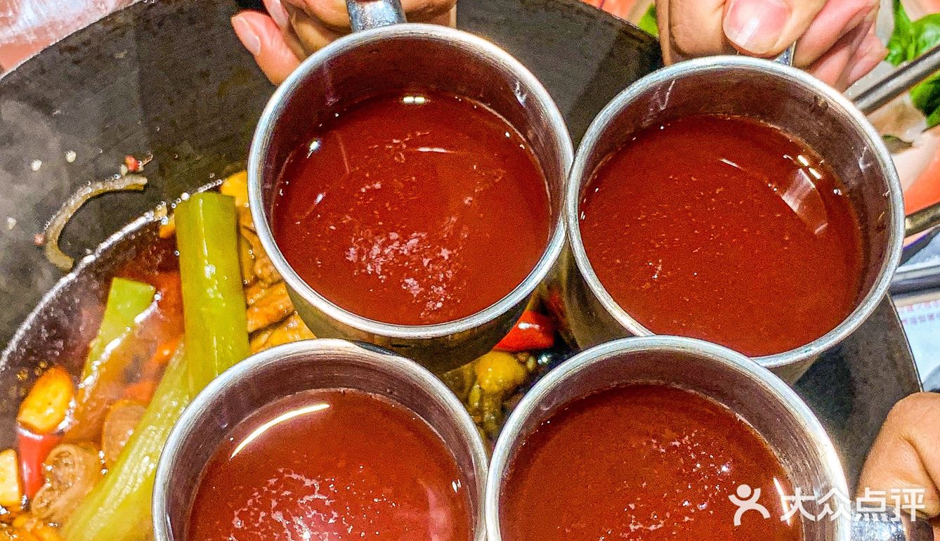 东莞火锅｜西平的地摊肥肠牛蛙锅敲配饭哎🔥