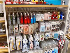 -名创优品(北京新中关购物中心地铁层店)