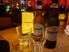 -FOUR PLAY BAR
