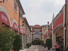 -佛罗伦萨小镇广佛名品奥特莱斯(疏港路店)