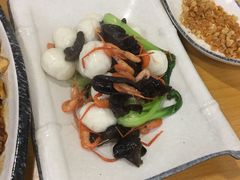 青蔬炒手工鱼丸-万景饭店·鱼街农家菜