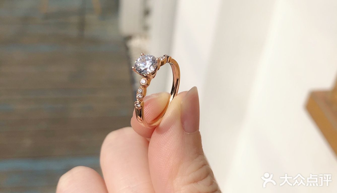 一眼万年 只属于我的真爱钻戒挑了半年 [加油]