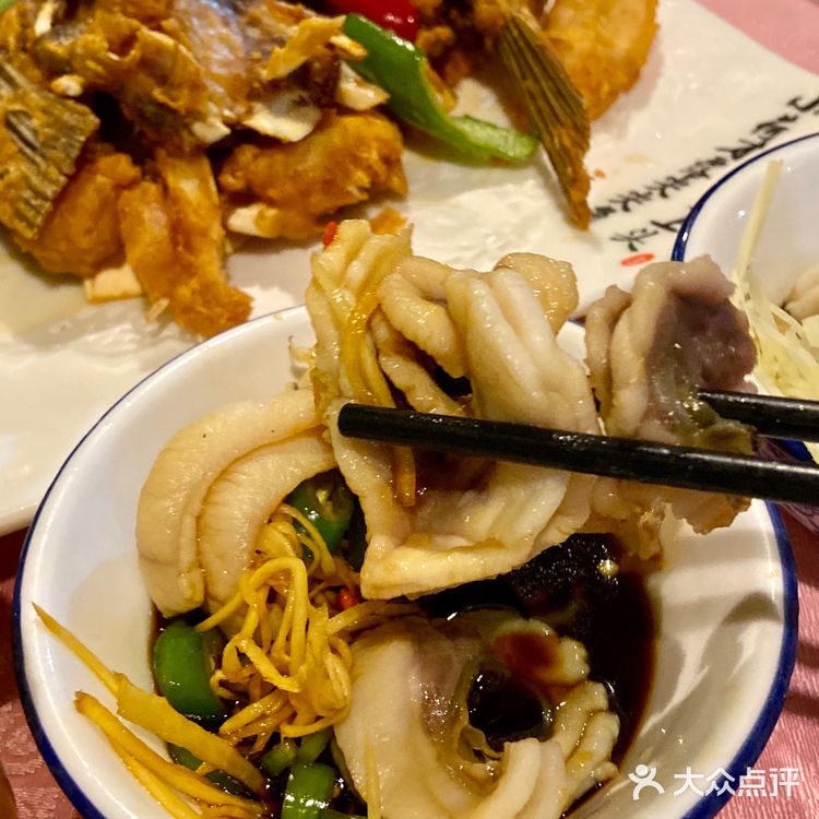 怎么回事呀？这家中山脆肉鲩火锅挤满了游客！！