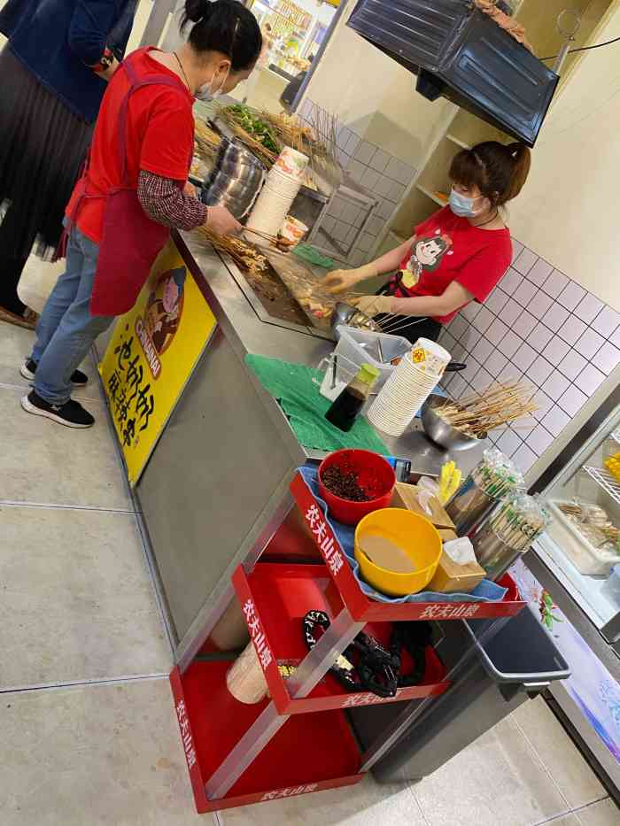 池奶奶麻辣串(龙之梦店)-"去龙之梦总路过,终于解馋了.地点在负一.