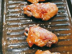 料理烤焦香翅中-老东镇啤酒屋海鲜加工·蒸汽海鲜·海鲜烧烤(台东店)